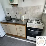 Departamento Con Patio Y Cochera